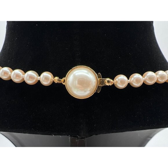 Elegant Vintage Style Faux Pearl Necklace With Gold Clasp - Picture 3 of 5